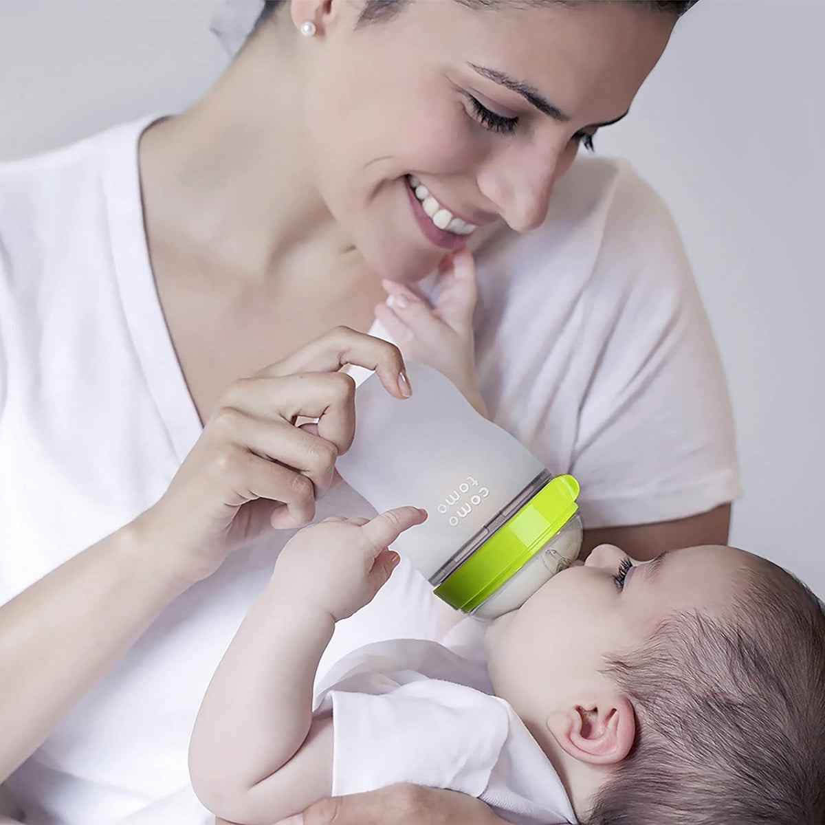 Comotomo Baby Bottles, 2 Pack, Green, 5 oz Each, Soft Silicone, Anti-Colic Design, BPA-Free Feeding Bottles