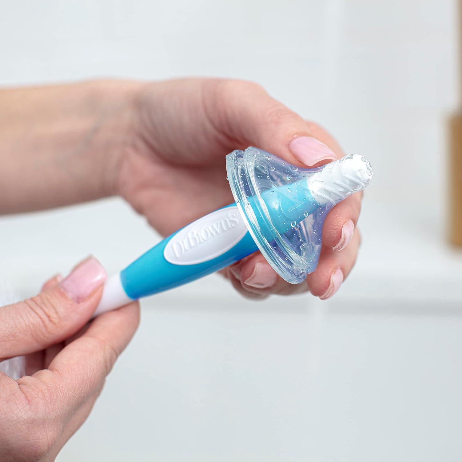 Dr. Brown's Reusable Sponge Baby Bottle Cleaning Brush With Suction Cup Stand, Scrubber And Nipple Cleaner, Blue 1-Pack,072239007006