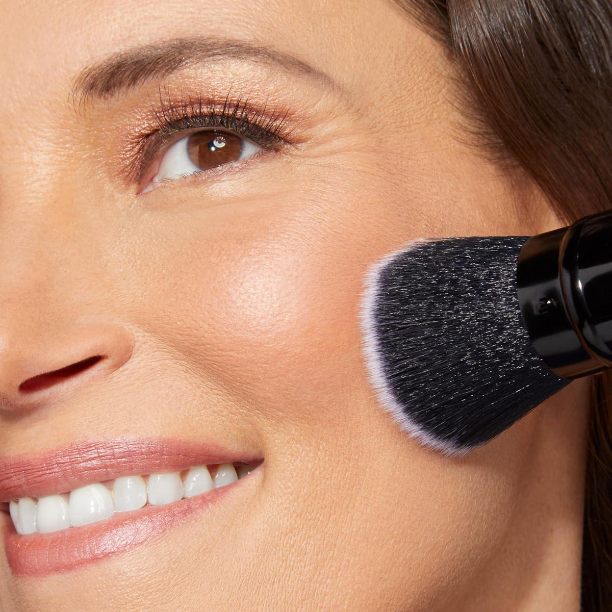 LAURA GELLER NEW YORK LAURA GELLER NEW YORK Retractable Black Kabuki Brush For Liquid, Cream And Powder Face Makeup With Aluminum Handle
