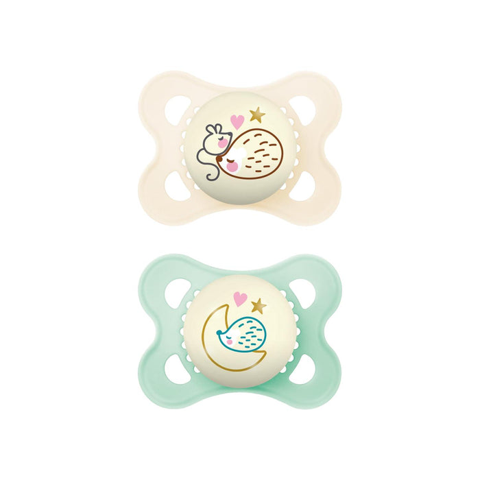 MAM Night Pacifiers, 2 Pacifiers & Sterilizing Box, 0-6 Months, Glow in the Dark, Best for Breastfed Babies, Unisex