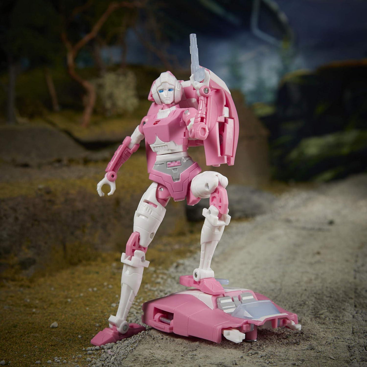 Transformers Toys Generations War For Cybertron: Earthrise Deluxe WFC-E17 Arcee Action Figure - Kids Ages 8 And Up, 5.5-inch,