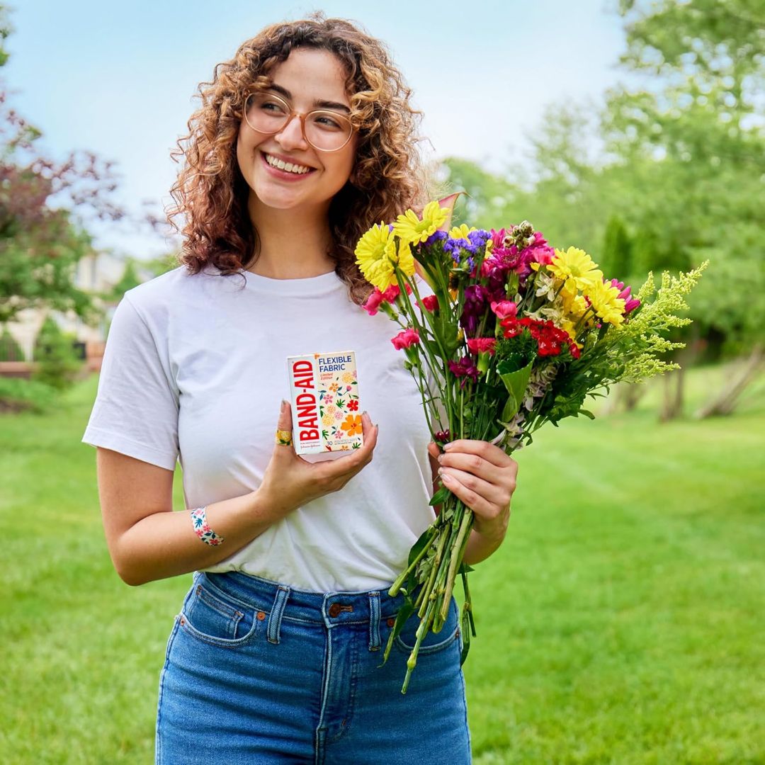 Band-Aid Brand Flexible Fabric Limited Edition Wildflower Adhesive Bandages 30 Count,381372022327